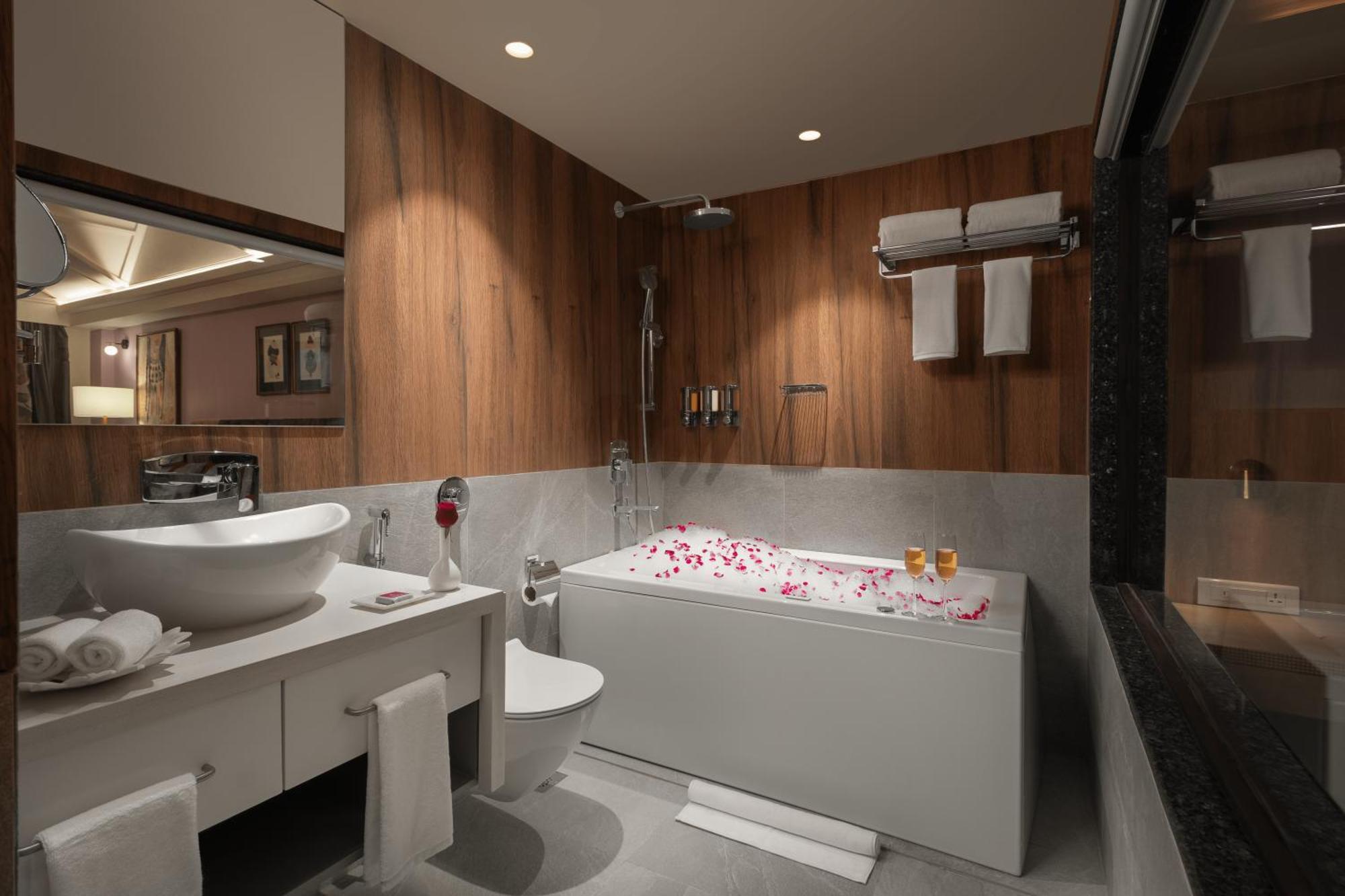 Bookmark Resorts, Manali Exteriör bild